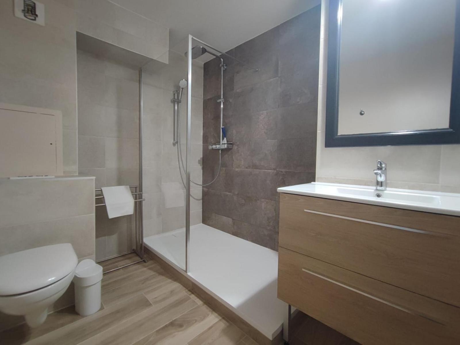 Apartment Localise A05: Vue Et Piscine Avec Wifi Et Parking Gratuit