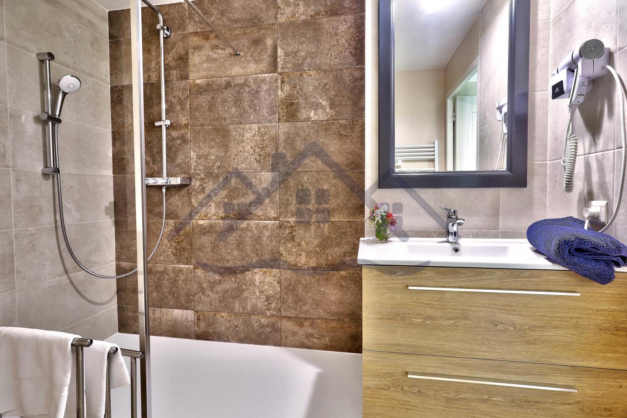 Apartment Localise A05: Vue Et Piscine Avec Wifi Et Parking Gratuit Guilvinec