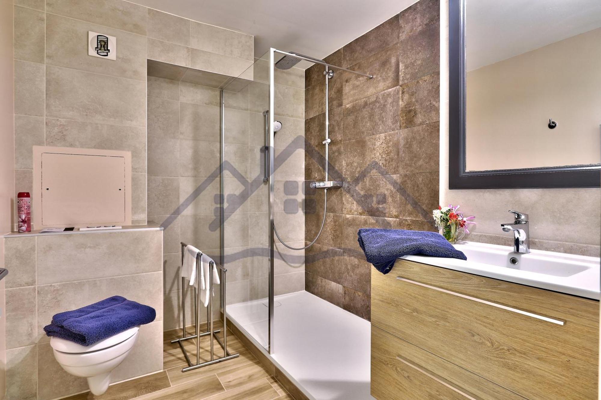 Localise A05: Vue Et Piscine Avec Wifi Et Parking Gratuit